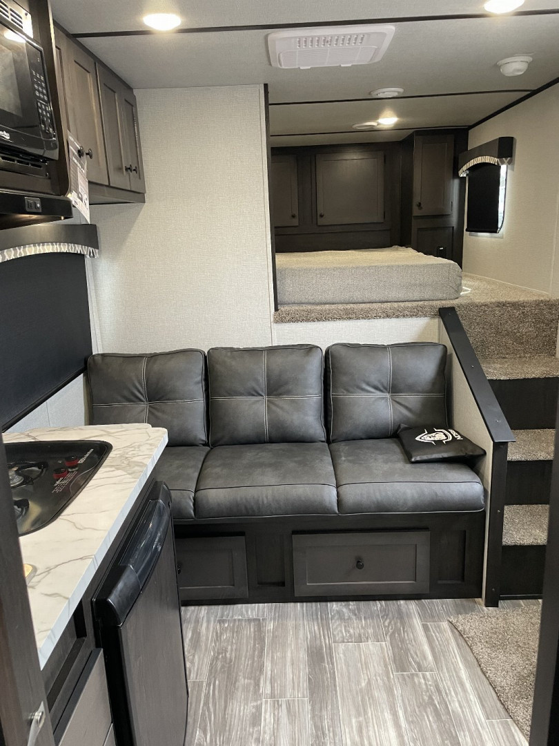 New 2026 Bison Trailers SV8309B Horse Trailer