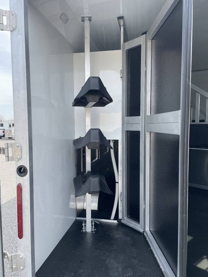 New 2026 Bison Trailers SV8309B Horse Trailer