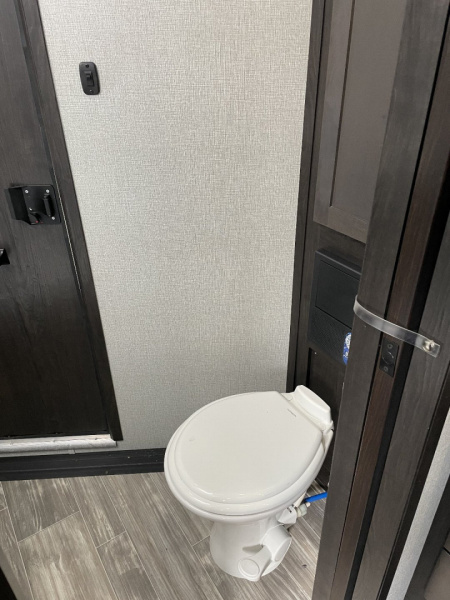 New 2026 Bison Trailers SV8309B Horse Trailer