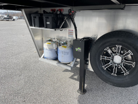 New 2026 Bison Trailers SV8309B Horse Trailer