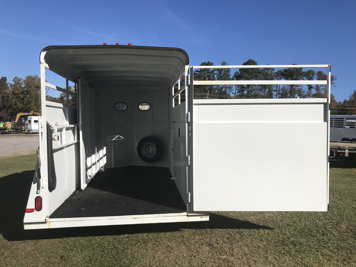 Used 2022 Bee 2 Horse Durango W/DR Horse Trailer