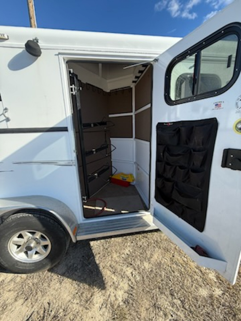 Used 2009 Trails West CLASSIC II 2H GN Horse Trailer