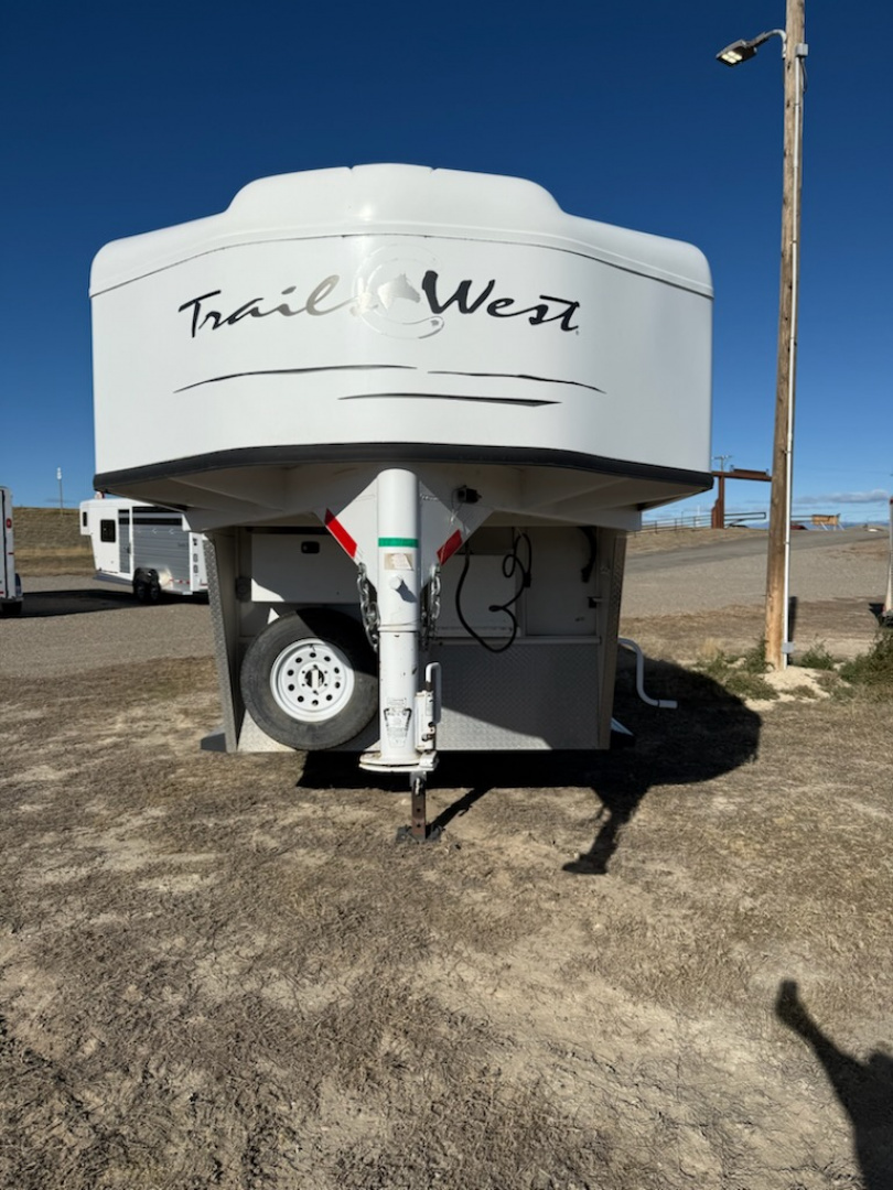 Used 2009 Trails West CLASSIC II 2H GN Horse Trailer