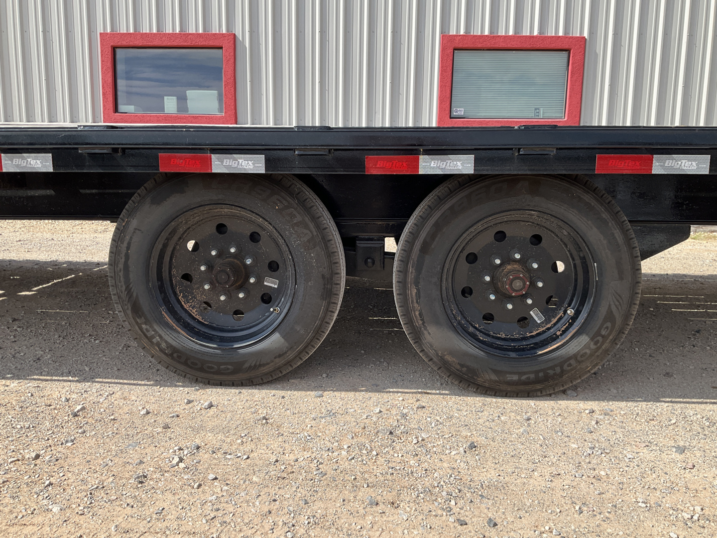 Used 2025 Big Tex 102"x40' GN Flatbed w/ Mega Ramps