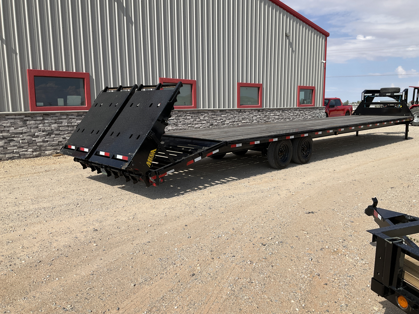 Used 2025 Big Tex 102"x40' GN Flatbed w/ Mega Ramps