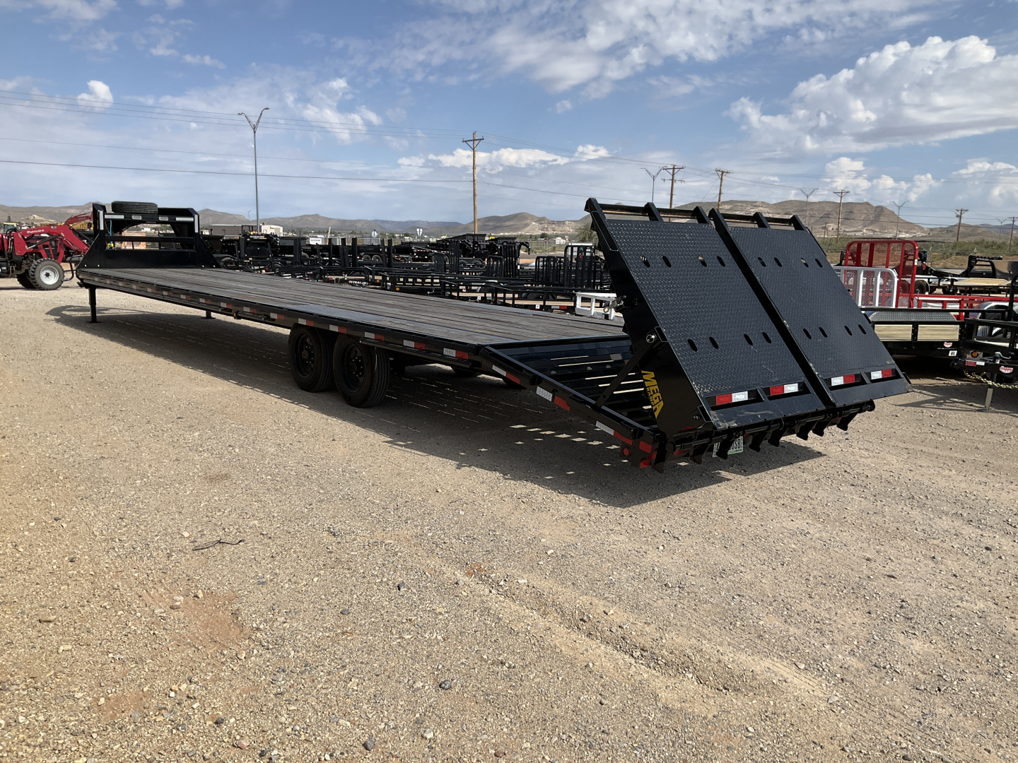 Used 2025 Big Tex 102"x40' GN Flatbed w/ Mega Ramps