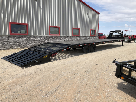 Used 2025 Big Tex 102"x40' GN Flatbed w/ Mega Ramps