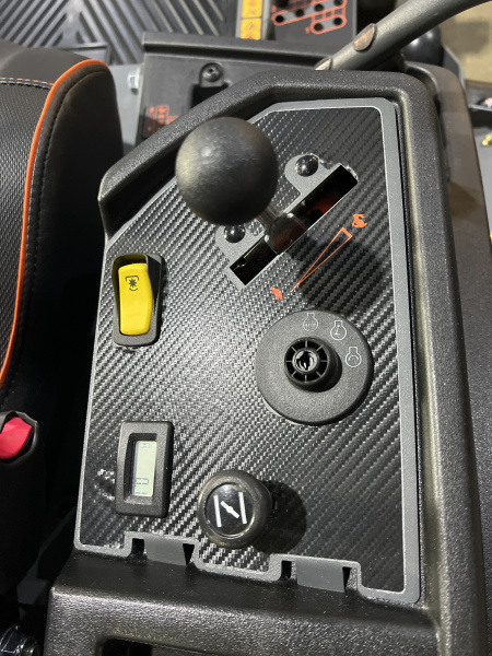 New 2025 Spartan SZDE1K54691KR Lawn Mowers/Defender 54"