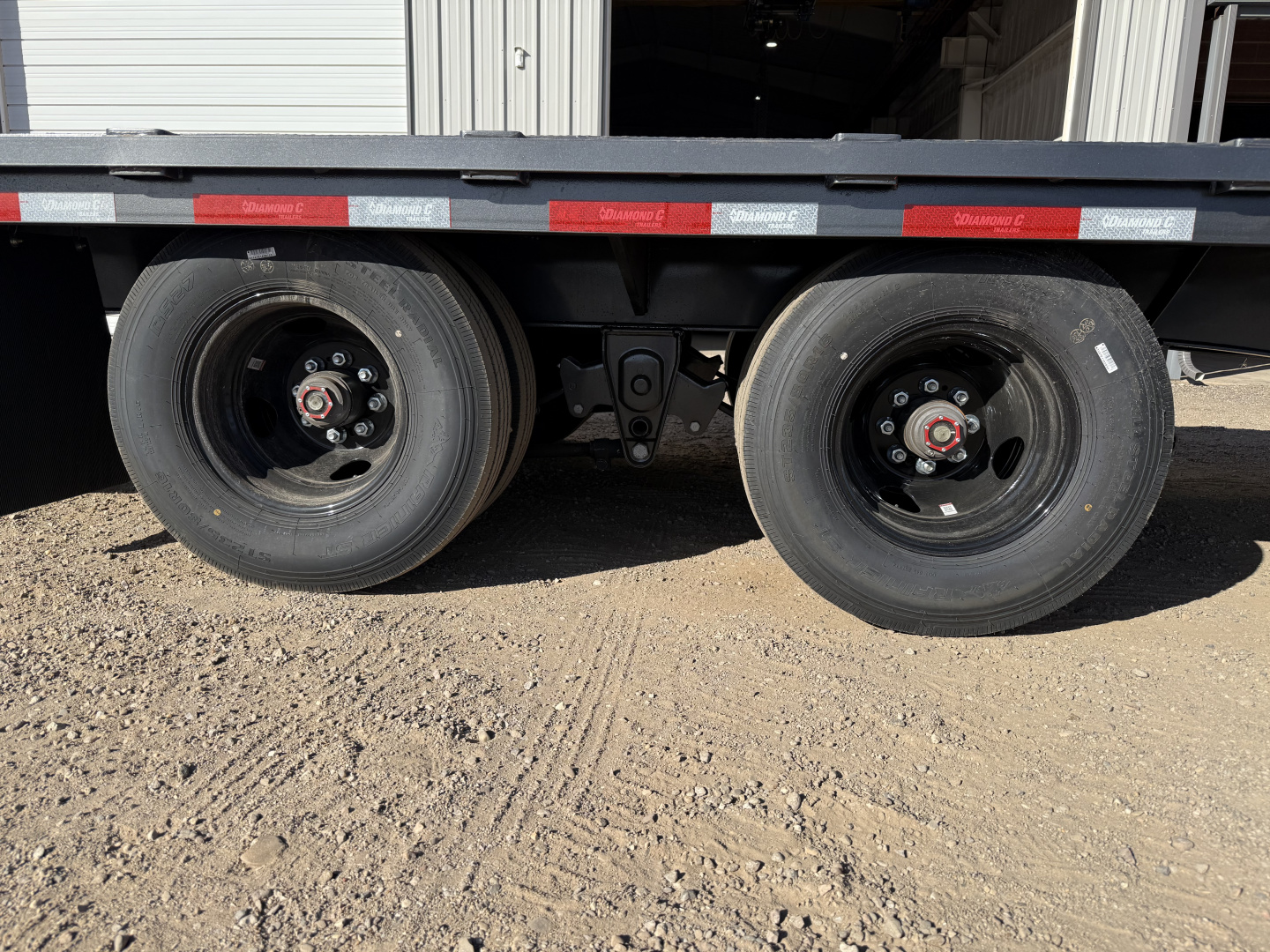 New 2026 Diamond C 102"x32' Engineered Beam FMAX212 w/ Max Ramps