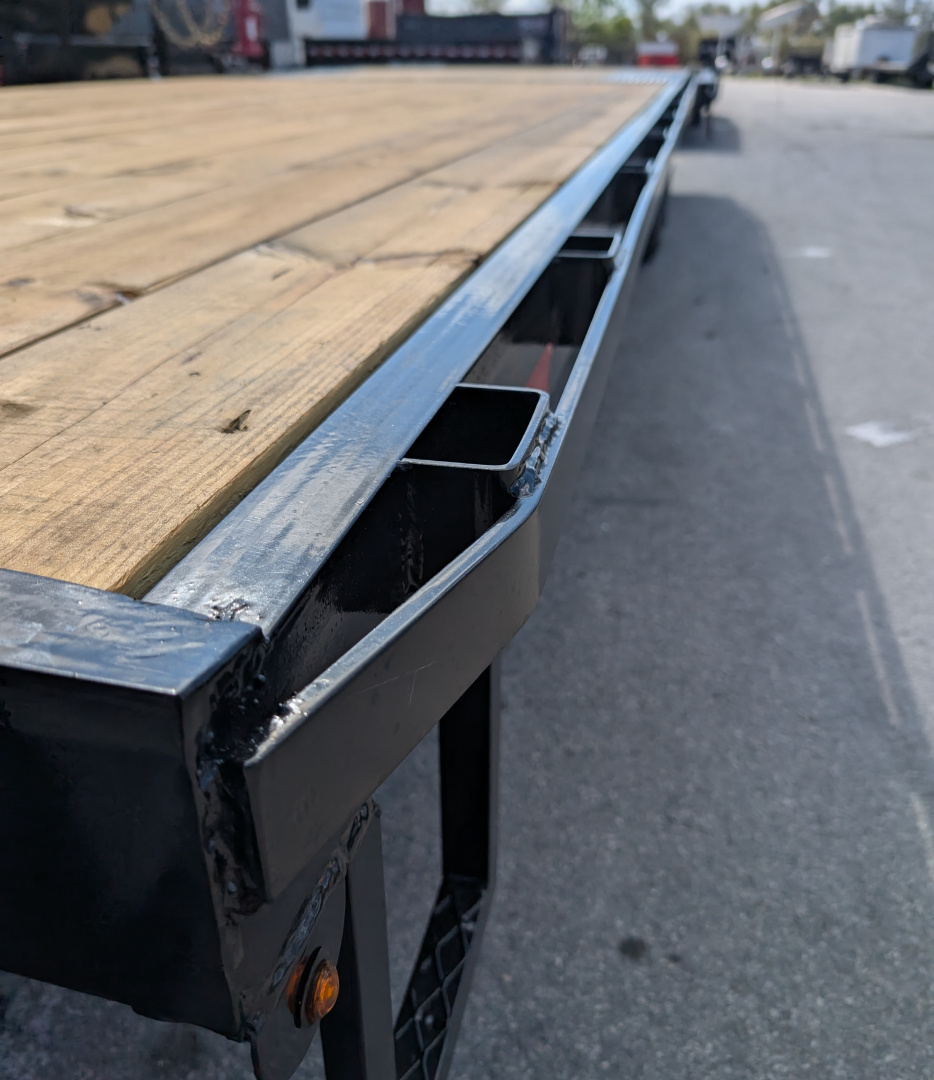 New 2025 Down 2 Earth Trailers DTE828GNDO7B Deckover Trailer