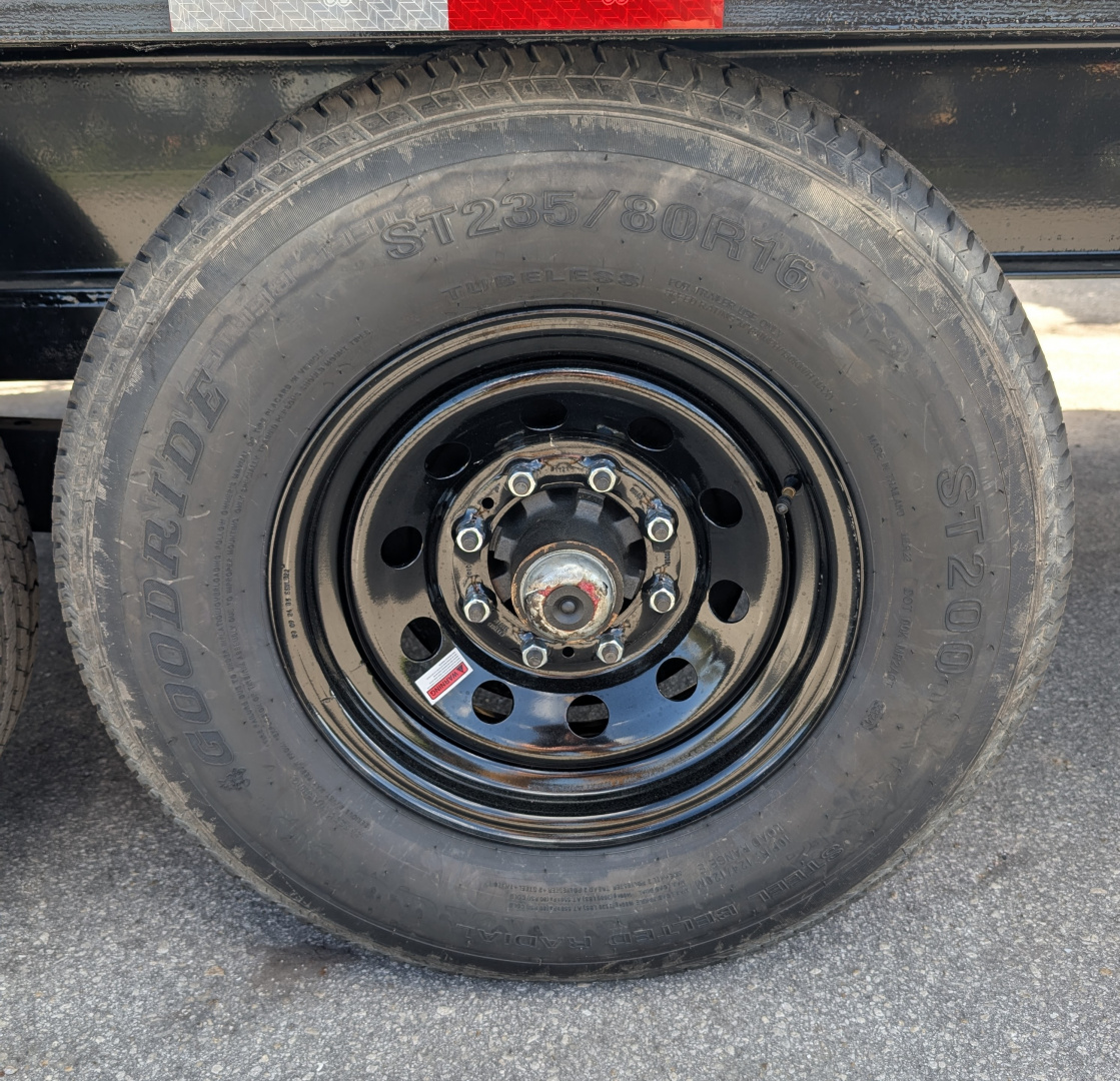 New 2025 Down 2 Earth Trailers DTE828GNDO7B Deckover Trailer