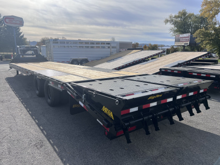 New 2026 Big Tex Trailers 8.5x30+5 23.9K Gooseneck Deckover Trailer