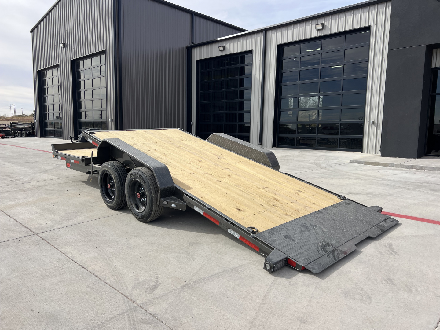 New 2026 MAXX-D 83”x22’ BP Gravity Equipment Tilt – G8X