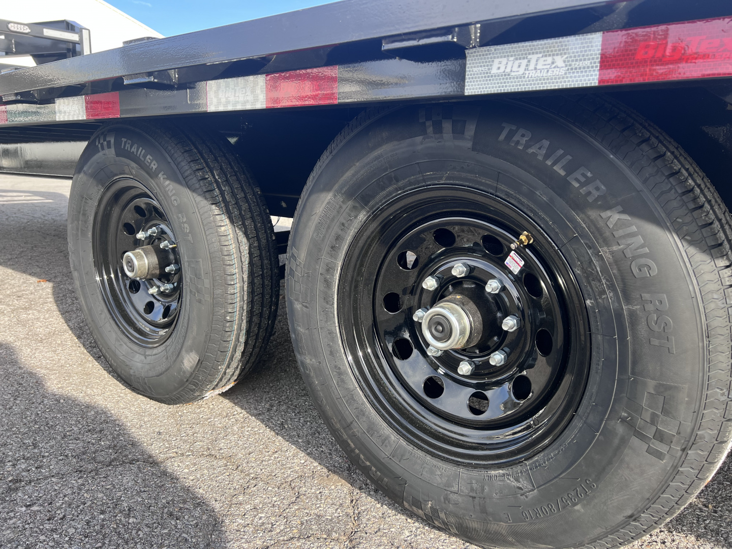 New 2026 Big Tex Trailers 8.5x20+5 15.9K Gooseneck Deckover Trailer