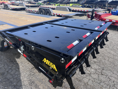 New 2026 Big Tex Trailers 8.5x20+5 15.9K Gooseneck Deckover Trailer