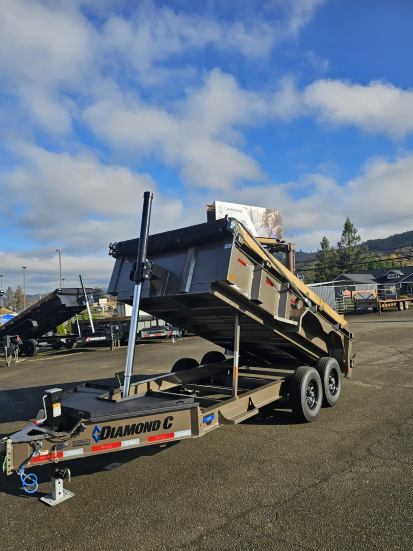 New DUMP TRAILER 2025 Diamond C LPT207 82X14 LOW PROFILE 14000 GVRW METALLIC MOCHA