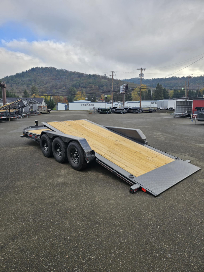 New SPLIT-TILT 2026 Diamond C Trailers HDT307 82X22 Equipment TRIPLE AXLE 21000 GVWR METALLIC GRAY
