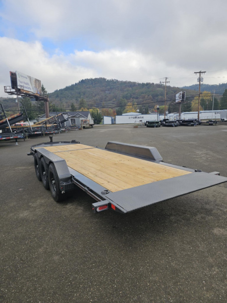 New SPLIT-TILT 2026 Diamond C Trailers HDT307 82X22 Equipment TRIPLE AXLE 21000 GVWR METALLIC GRAY