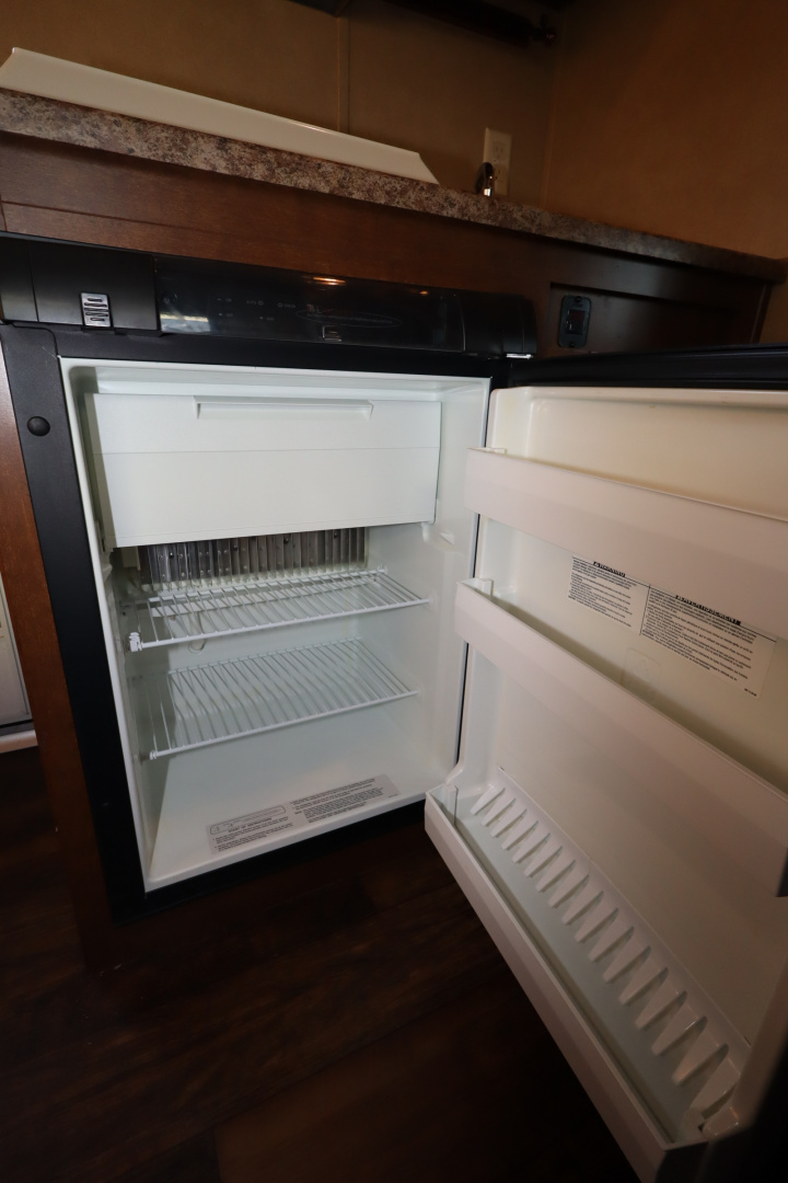 Used 2013 Bison Trailers 3 Horse LQ Horse Trailer