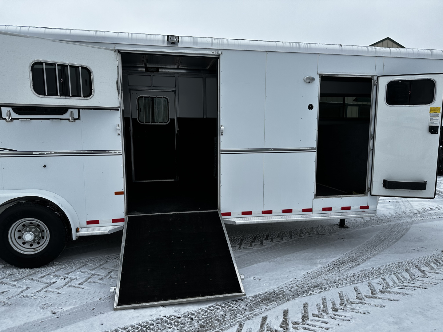 Used 2010 Sundowner SUNLITE 2+1 32' Horse Trailer
