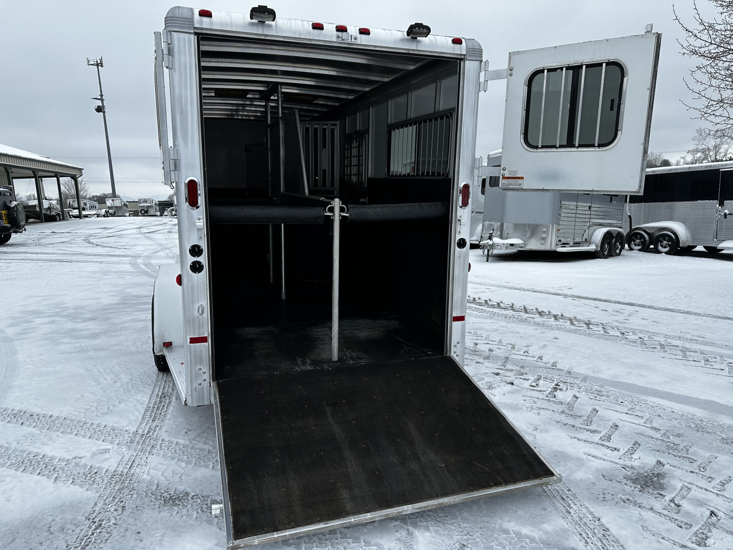 Used 2010 Sundowner SUNLITE 2+1 32' Horse Trailer