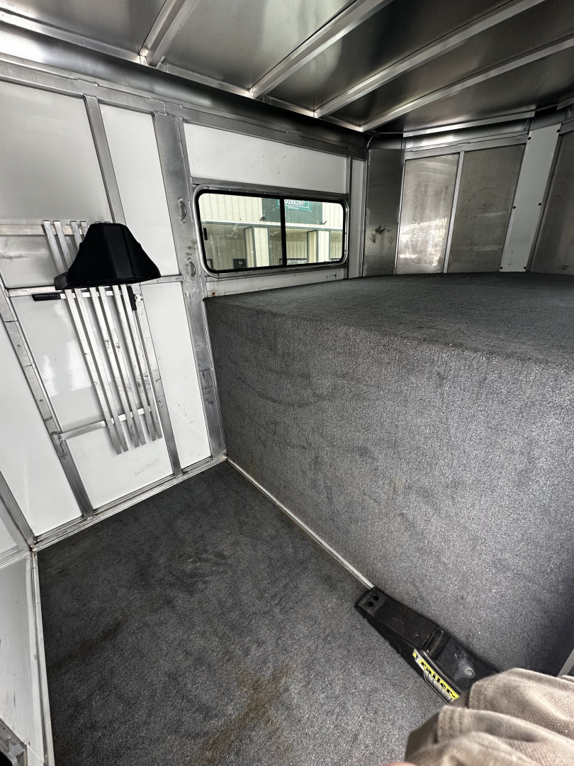 Used 2010 Sundowner SUNLITE 2+1 32' Horse Trailer