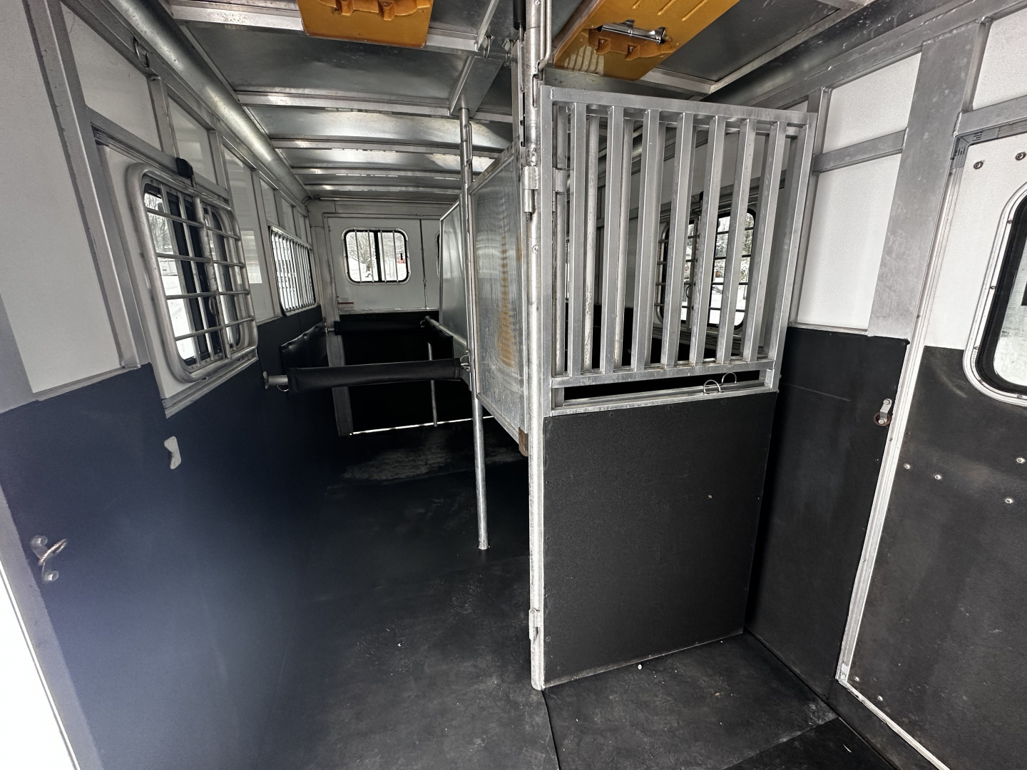 Used 2010 Sundowner SUNLITE 2+1 32' Horse Trailer