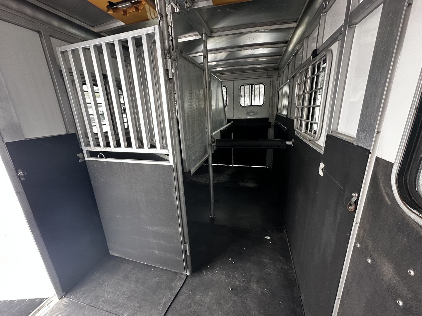 Used 2010 Sundowner SUNLITE 2+1 32' Horse Trailer