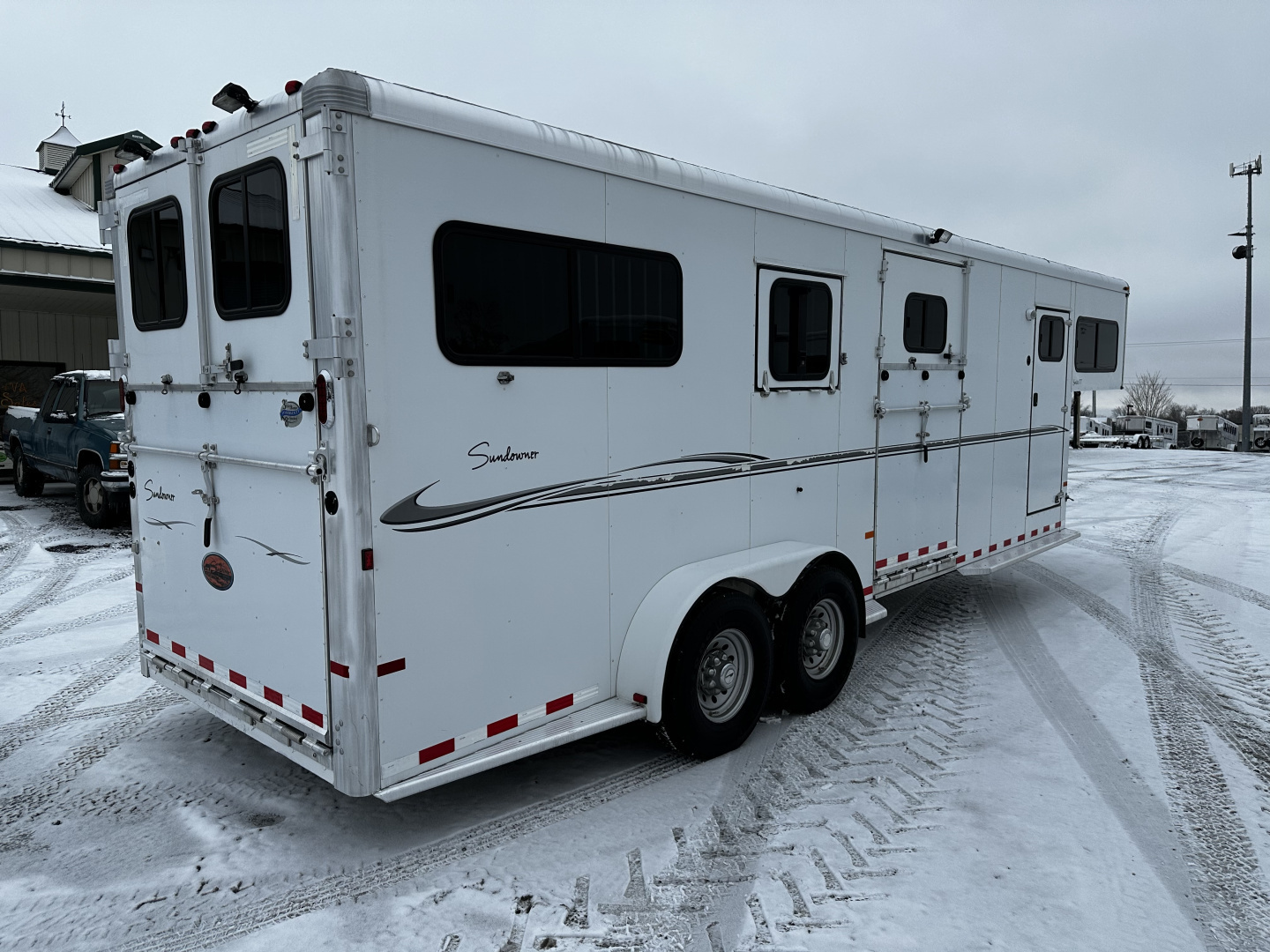 Used 2010 Sundowner SUNLITE 2+1 32' Horse Trailer