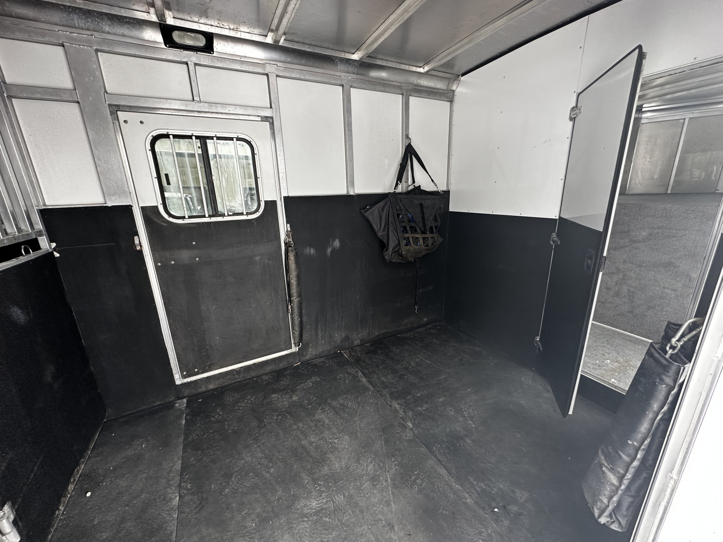 Used 2010 Sundowner SUNLITE 2+1 32' Horse Trailer