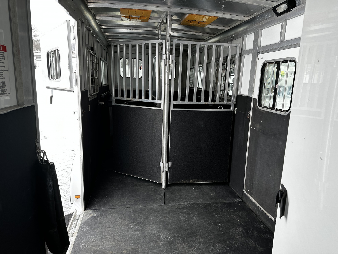 Used 2010 Sundowner SUNLITE 2+1 32' Horse Trailer