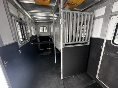 Used 2010 Sundowner SUNLITE 2+1 32' Horse Trailer