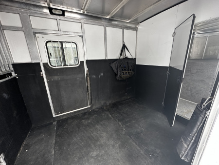 Used 2010 Sundowner SUNLITE 2+1 32' Horse Trailer