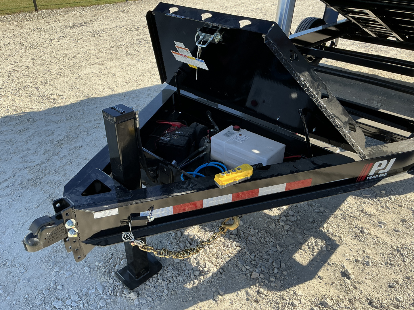 New 2026 PJ 83"x14' BP Tandem Axle Low Pro Telescopic Dump w/ 24" Sides – DT Voyager Package