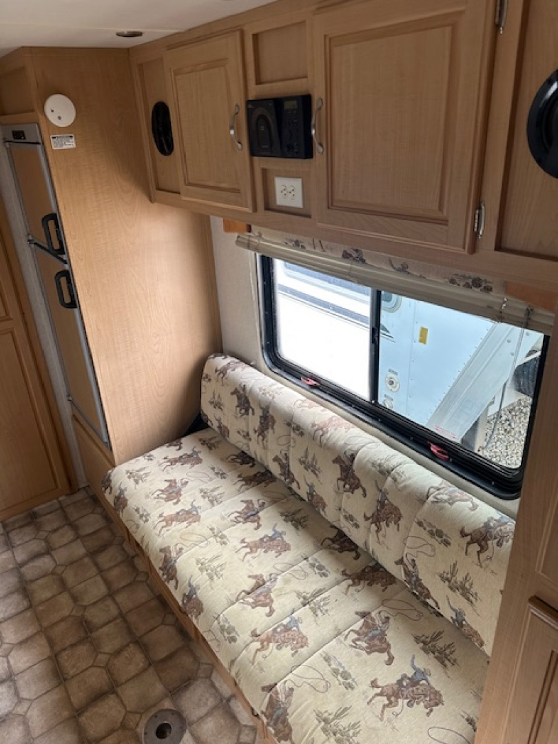 Used 2005 Trails West 4 Horse Living Quarter