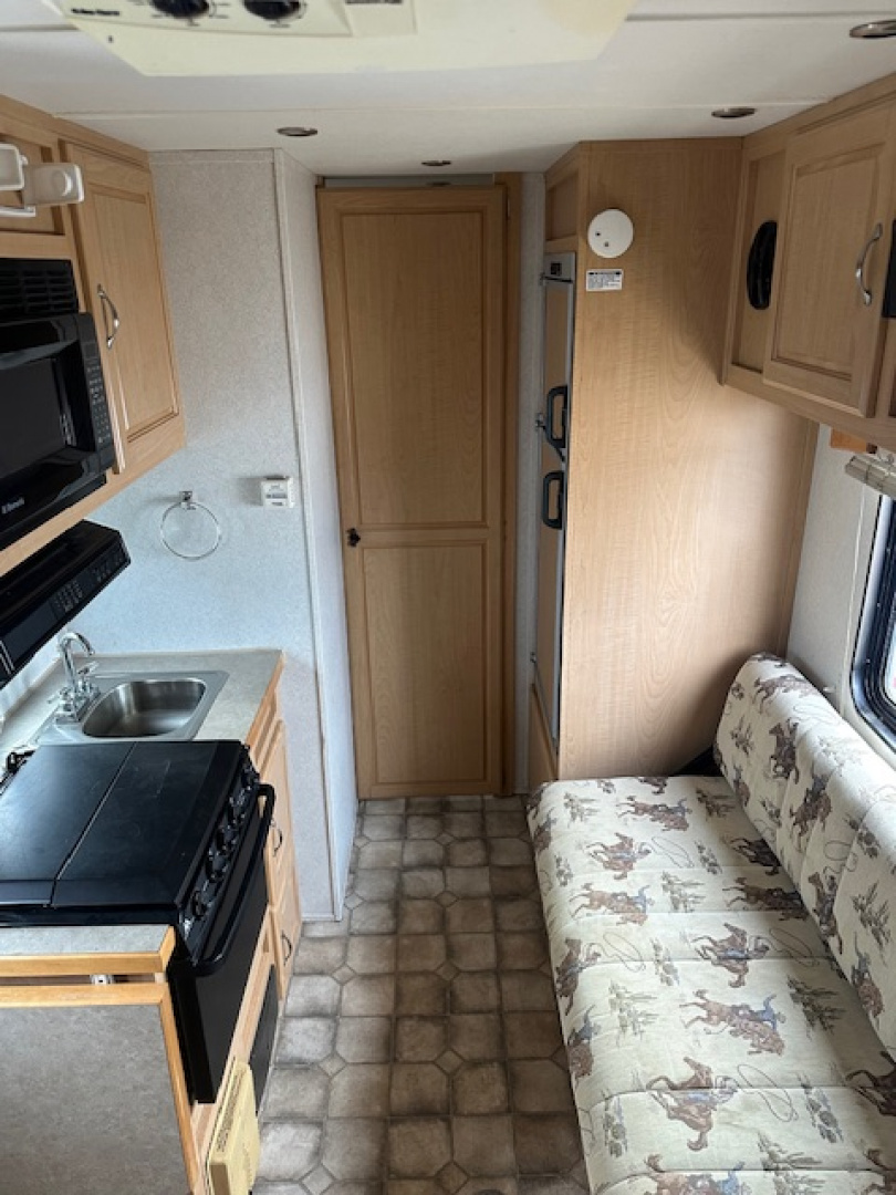 Used 2005 Trails West 4 Horse Living Quarter