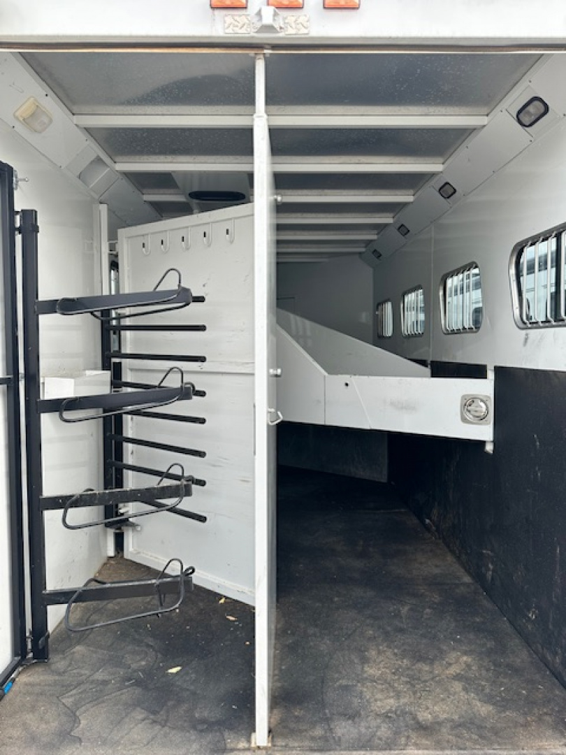 Used 2005 Trails West 4 Horse Living Quarter