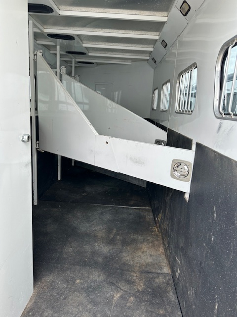 Used 2005 Trails West 4 Horse Living Quarter