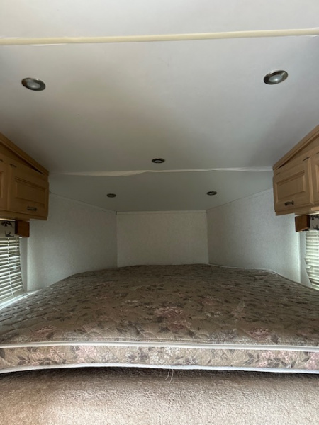 Used 2005 Trails West 4 Horse Living Quarter