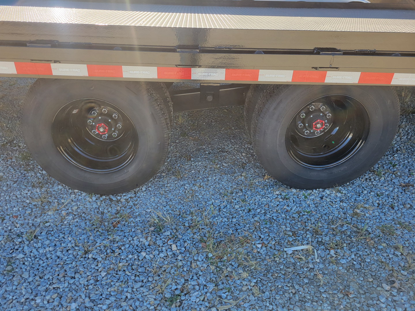 New 2026 Sure-Trac 8.5x28 HD Low Profile Deckover Flatbed Trailer