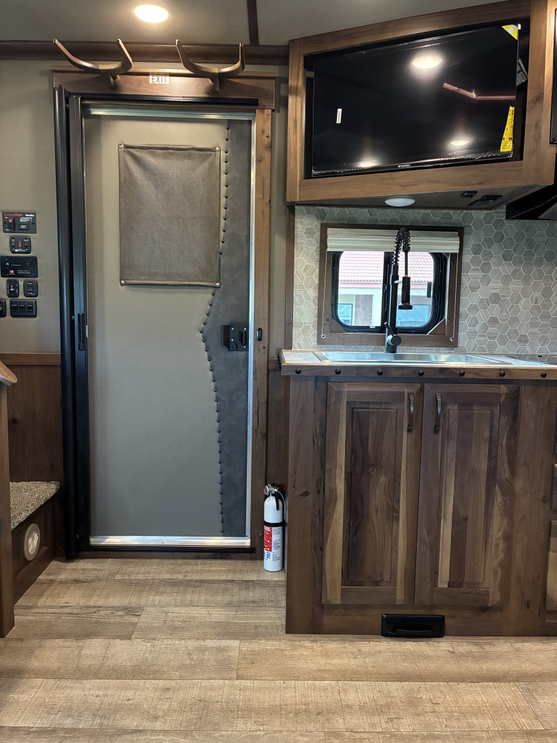 New 2026 SMC Laramie L8514SSRT 5H 14' LQ Horse Trailer