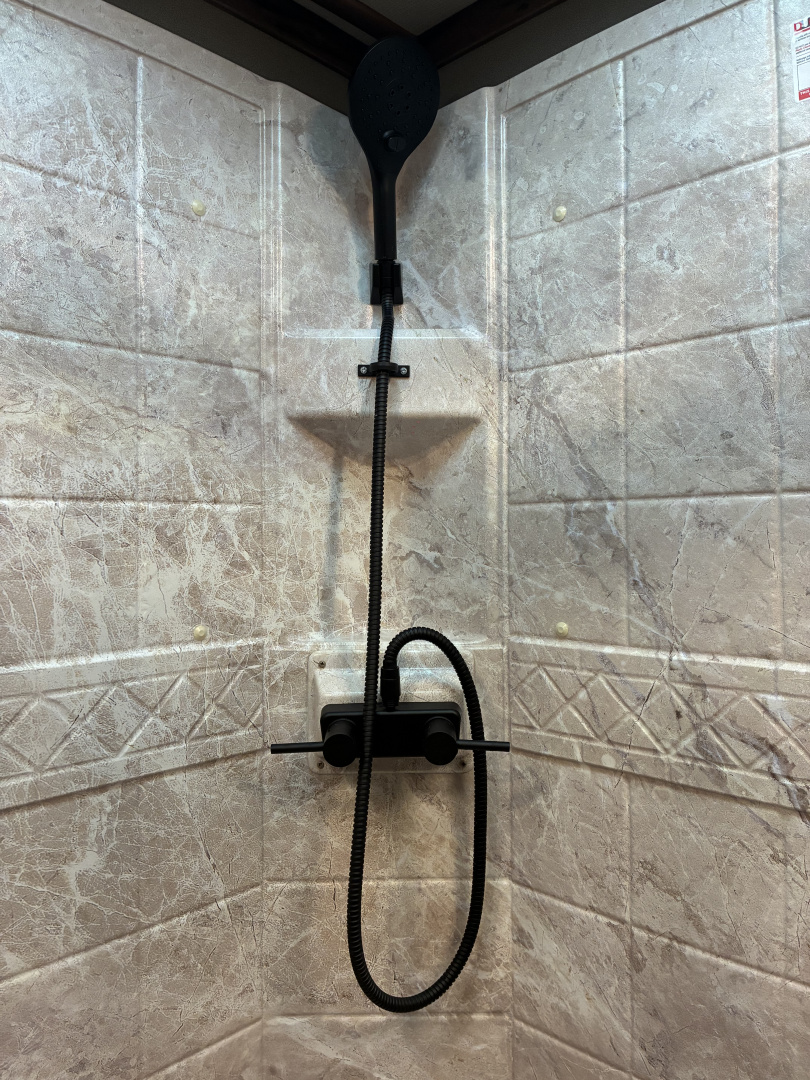 New 2026 SMC Laramie L8514SSRT 5H 14' LQ Horse Trailer