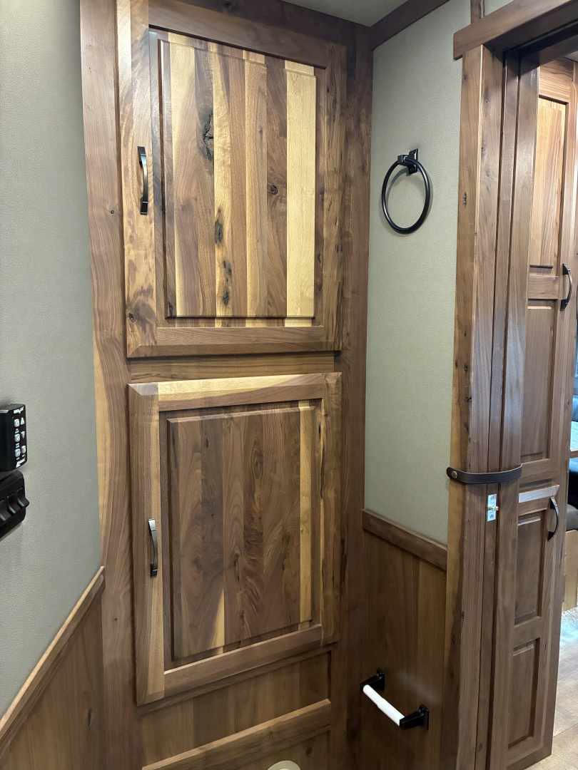 New 2026 SMC Laramie L8514SSRT 5H 14' LQ Horse Trailer