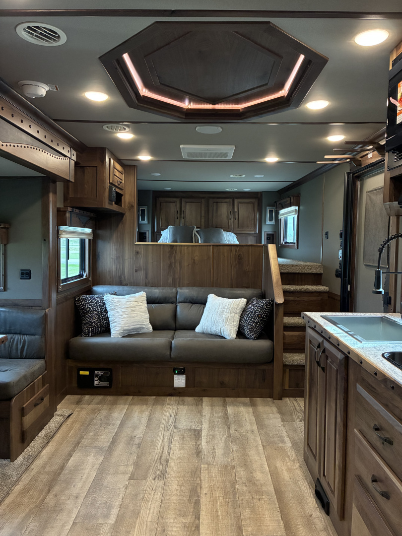 New 2026 SMC Laramie L8514SSRT 5H 14' LQ Horse Trailer