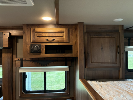 New 2026 SMC Laramie L8514SSRT 5H 14' LQ Horse Trailer