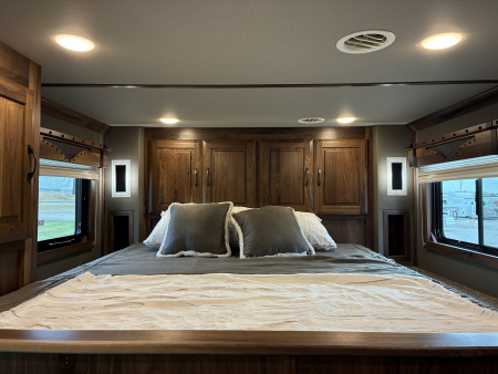 New 2026 SMC Laramie L8514SSRT 5H 14' LQ Horse Trailer