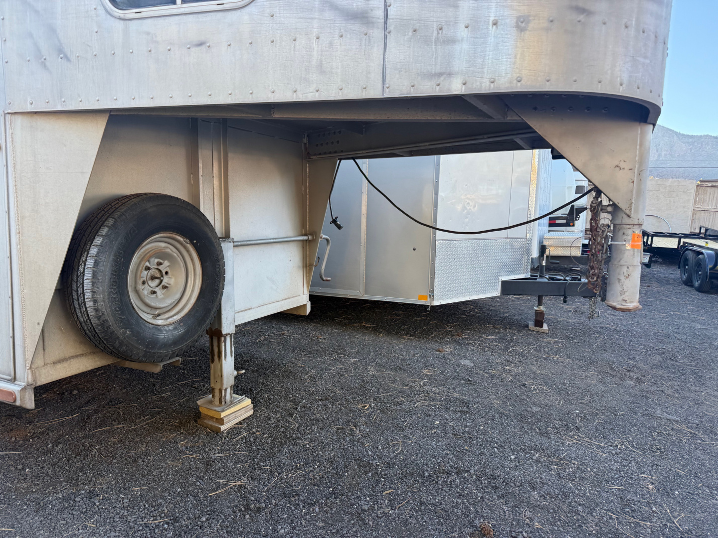 Used USED 1992 Sooner 3 Horse Slant Stock / Stock Combo Trailer