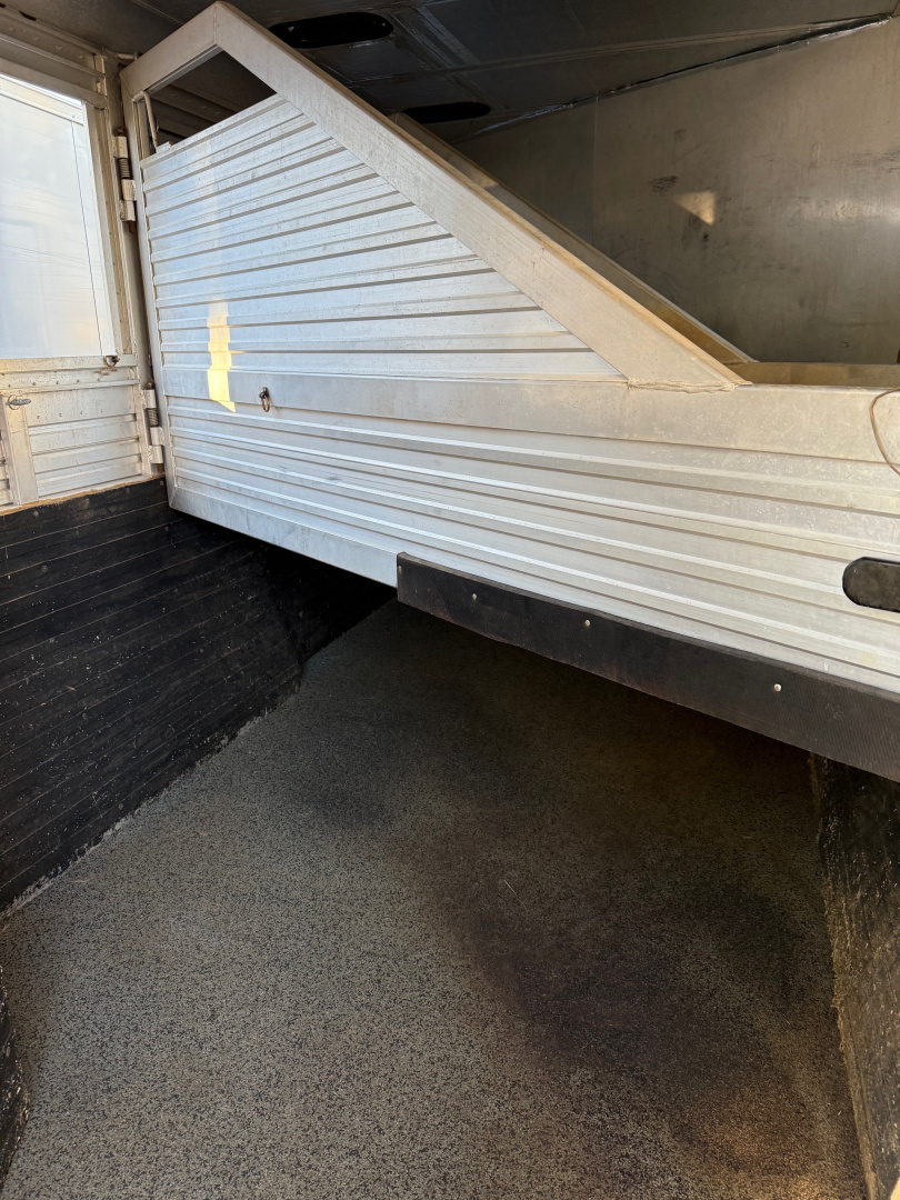 Used USED 1992 Sooner 3 Horse Slant Stock / Stock Combo Trailer