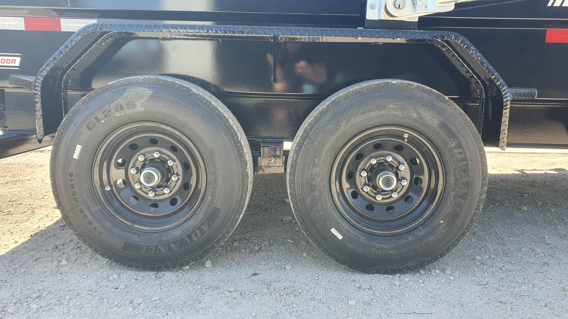 New 2026 PJ 83"x14' BP Tandem Axle Low Pro Telescopic Dump w/ 24" Sides – DT Voyager Package