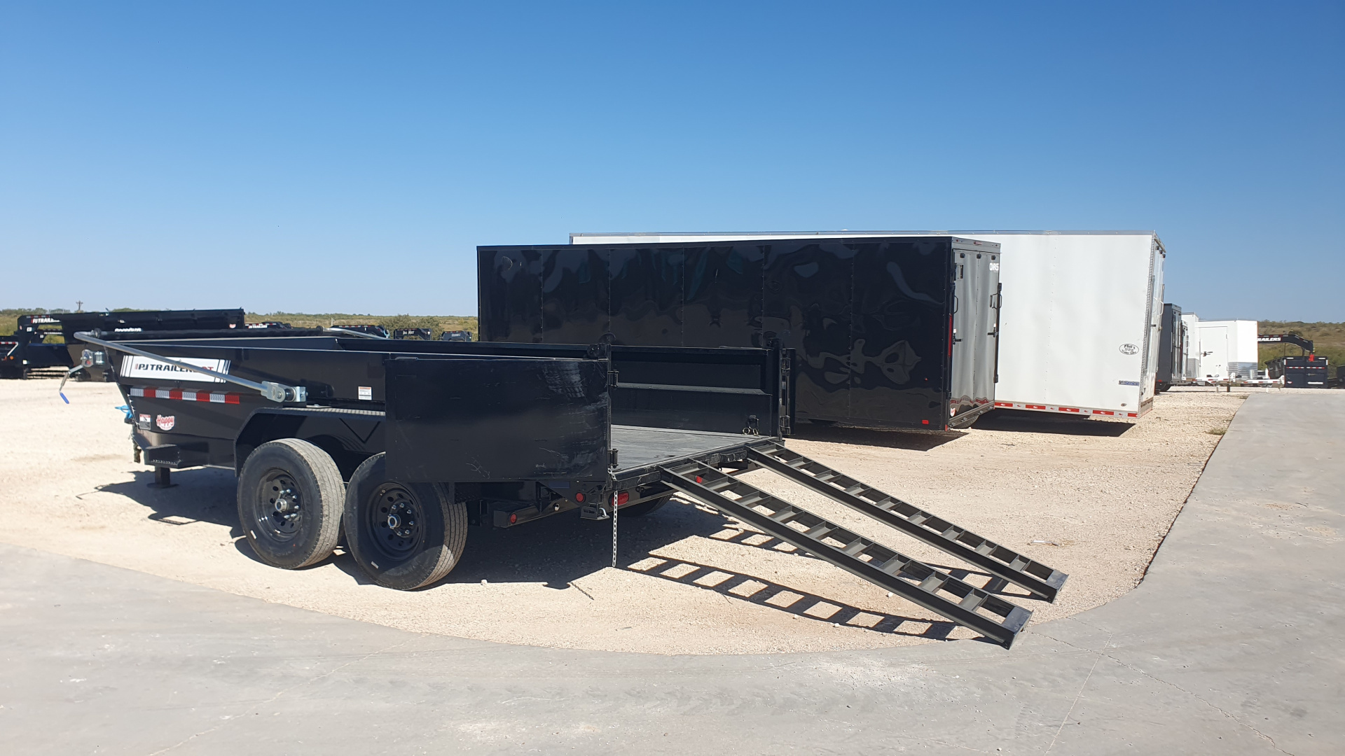 New 2026 PJ 83"x14' BP Tandem Axle Low Pro Telescopic Dump w/ 24" Sides – DT Voyager Package